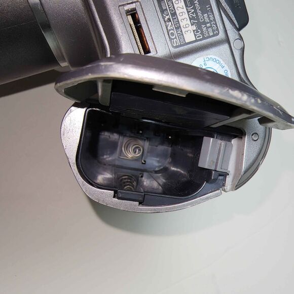 Sony MVC-CD400 Mavica Digital Camera,3x Optical Zoom - Picture 6 of 6